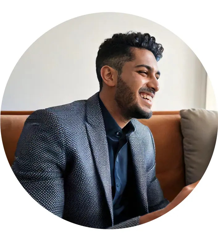 ein Foto von Mitarbeitern von Mindwavr, der heisst Dr.Ali Al-Farsi